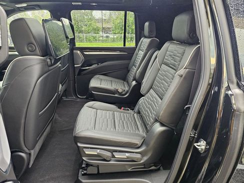 New 2026 Cadillac Escalade ESV Platinum Sport AWD/4WD image 18