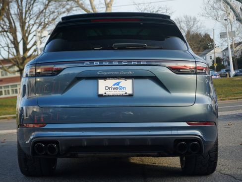 Used 2019 Porsche Cayenne Turbo image 5