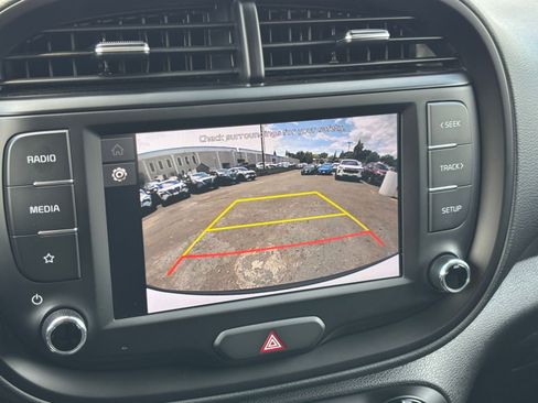 Used 2025 Kia Soul LX w/ LX Technology Package FWD image 22