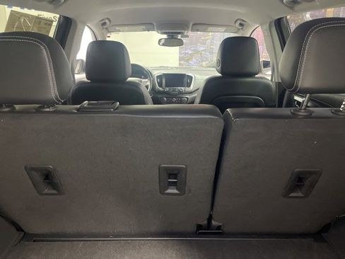 Used 2023 GMC Terrain SLT image 27