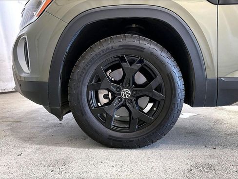 Used 2024 Volkswagen Atlas Peak Edition SE image 6