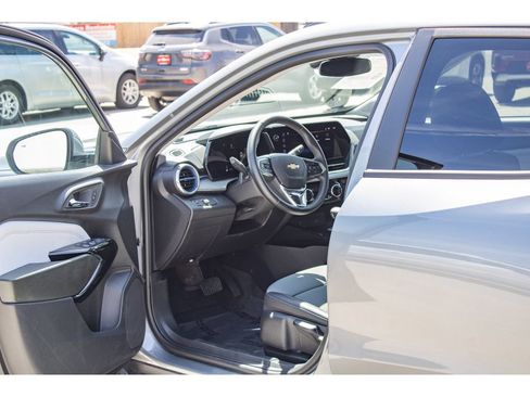 Used 2026 Chevrolet Trax LT w/ Driver Confidence Package FWD image 25