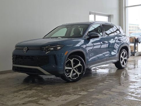 New 2026 Volkswagen Tiguan SE FWD image 2