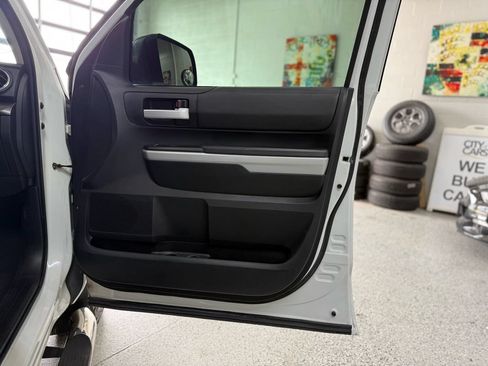 Used 2018 Toyota Tundra SR5 AWD/4WD image 15
