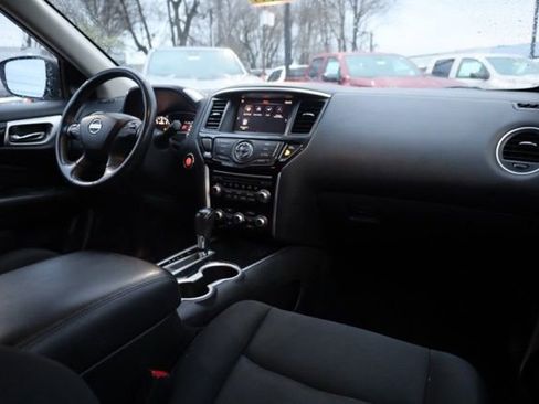 Used 2019 Nissan Pathfinder SV image 37