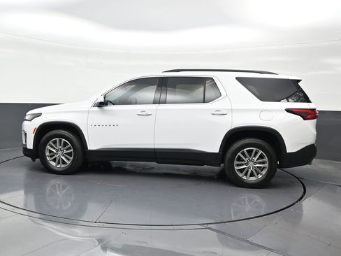 Used 2023 Chevrolet Traverse LT FWD image 2