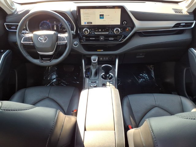 Used 2023 Toyota Highlander Limited AWD/4WD image 12