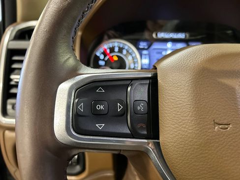 Used 2019 RAM 1500 Laramie AWD/4WD image 11