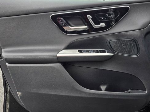 Used 2025 Mercedes-Benz GLC 350e 4MATIC image 12