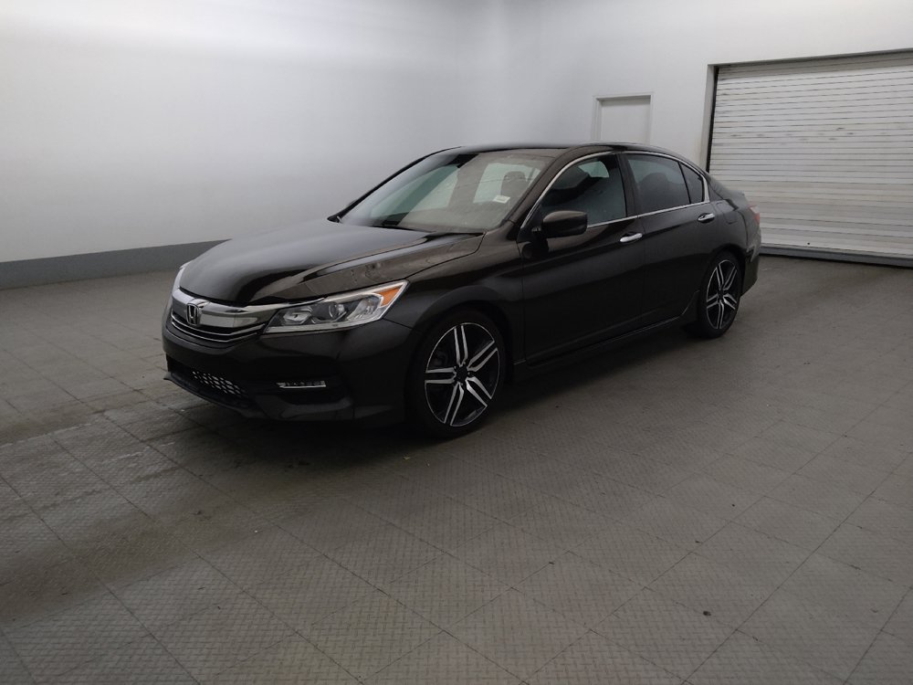 Used 2017 Honda Accord Sport image 2