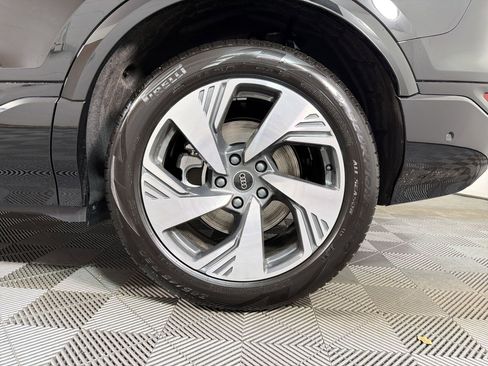 New 2025 Audi Q6 e-tron Premium image 11