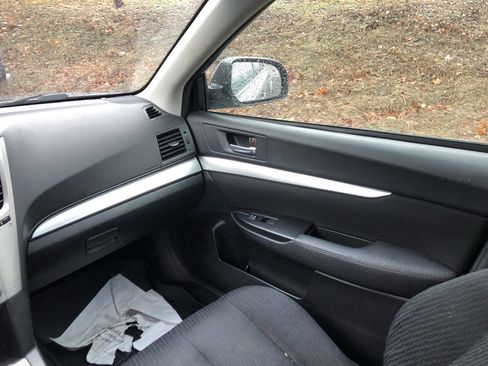 Used 2011 Subaru Outback 2.5i Premium w/ All-Weather Pkg image 9