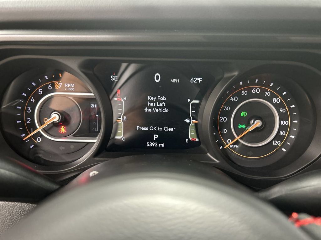 Used 2024 Jeep Gladiator Rubicon w/ Technology Group AWD/4WD image 13