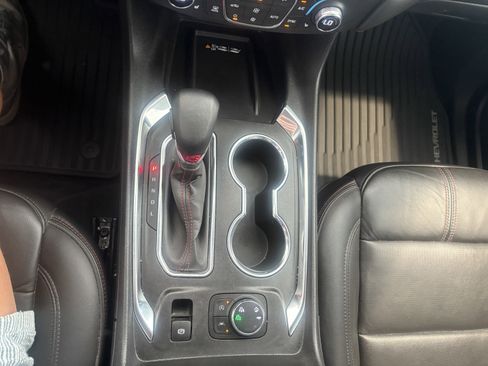 Used 2023 Chevrolet Traverse RS image 16