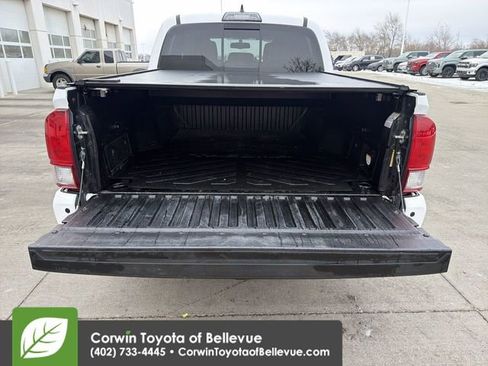 Used 2017 Toyota Tacoma TRD Sport image 16