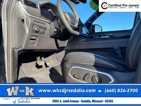 Certified 2024 Jeep Wagoneer Series III AWD/4WD image 11