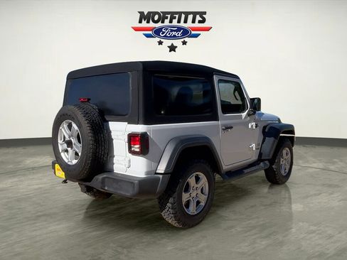 Used 2018 Jeep Wrangler Sport AWD/4WD image 5