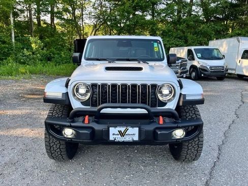 Used 2026 Jeep Gladiator Mojave AWD/4WD image 3