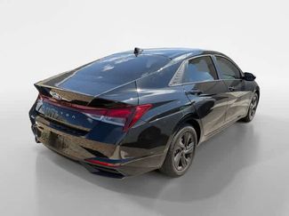 Used 2023 Hyundai Elantra SEL w/ Preferred Accessory Package FWD video 3