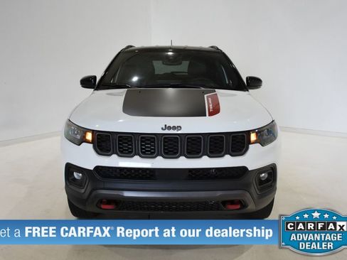 Used 2025 Jeep Compass Trailhawk AWD/4WD image 2