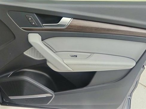 Used 2024 Audi Q5 e Prestige w/ Prestige Package image 26