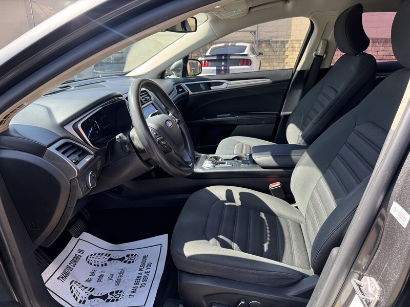 Used 2019 Ford Fusion SE FWD image 20