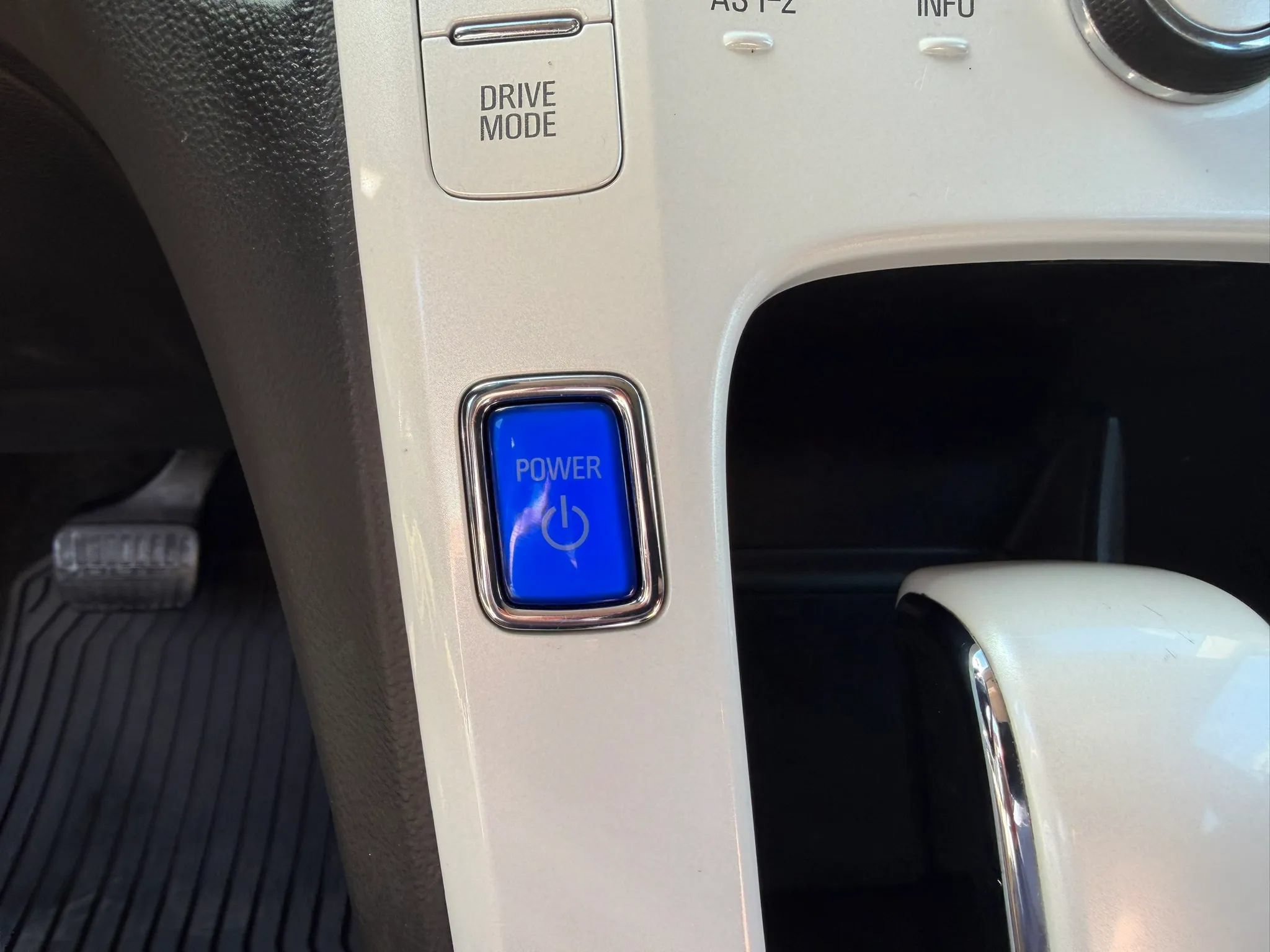 Used 2013 Chevrolet Volt w/ Comfort Package FWD image 21