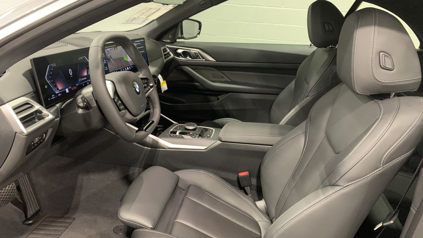 Used 2025 BMW 430i Convertible w/ Premium Package RWD image 12