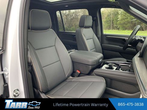 New 2026 Chevrolet Suburban Premier w/ Sun And Tow Package AWD/4WD image 27