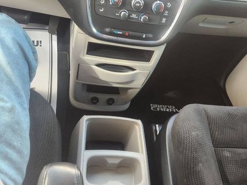 Used 2016 Dodge Grand Caravan SE w/ Quick Order Package 29E SE FWD image 12