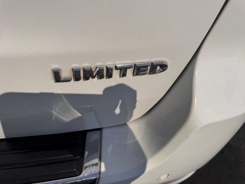 Used 2014 Jeep Grand Cherokee Limited w/ Luxury Group II AWD/4WD image 14