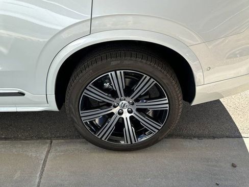 New 2025 Volvo XC90 T8 Plus w/ Protection Package Premier AWD/4WD image 11