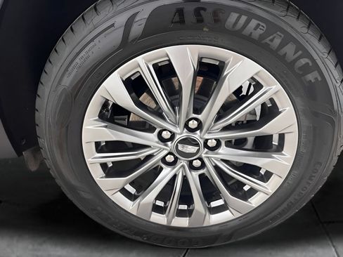 Certified 2025 Cadillac XT4 Premium Luxury AWD/4WD image 19