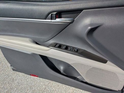 Used 2021 Toyota Camry SE w/ Convenience Package image 30