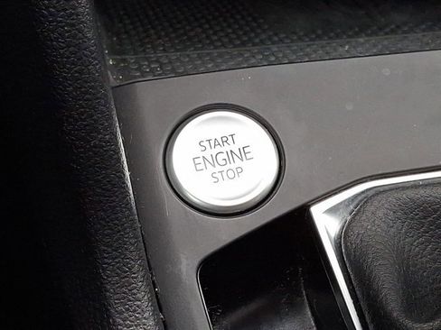 Certified 2022 Volkswagen Taos SE w/ IQ.Drive SE Package image 28