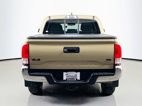 Used 2017 Toyota Tacoma 4x4 Double Cab image 6