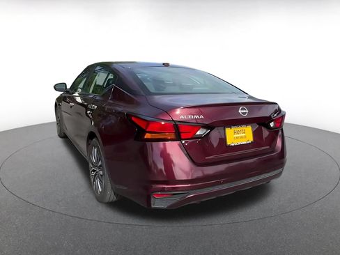 Used 2025 Nissan Altima 2.5 SV FWD image 9