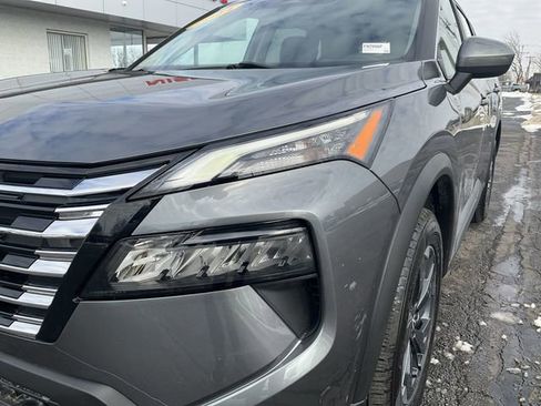 Used 2024 Nissan Rogue SV image 35