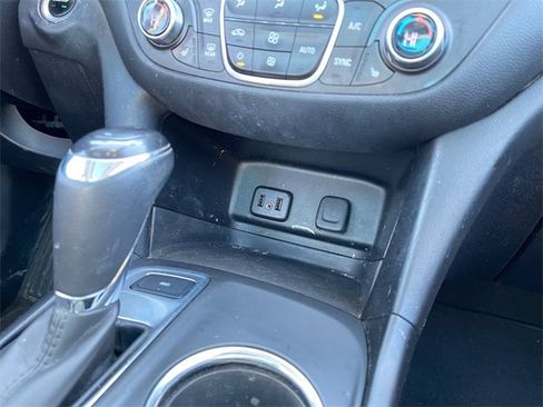 Used 2018 Chevrolet Equinox LT w/ Sun & Infotainment Package image 25