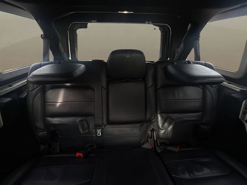 Used 2020 Jeep Wrangler Unlimited Sahara image 16