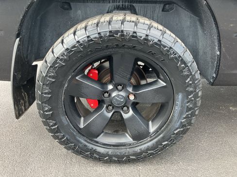 Used 2018 RAM 1500 Express w/ Black Ram 1500 Express Group AWD/4WD image 12
