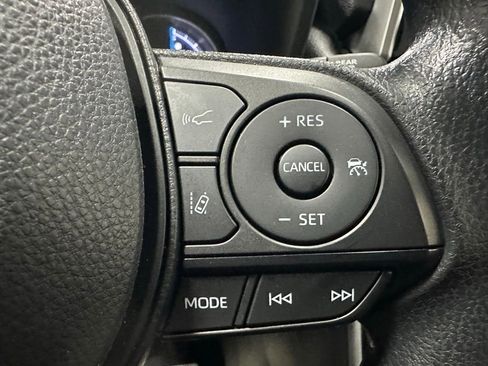 Used 2025 Toyota RAV4 XLE AWD/4WD image 20