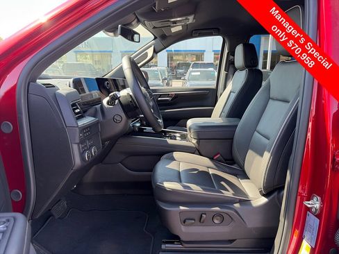 Used 2025 Chevrolet Suburban Premier AWD/4WD image 16