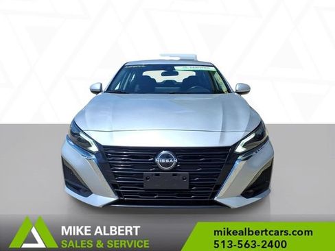 Used 2023 Nissan Altima 2.5 SV w/ SV Premium Package FWD image 2