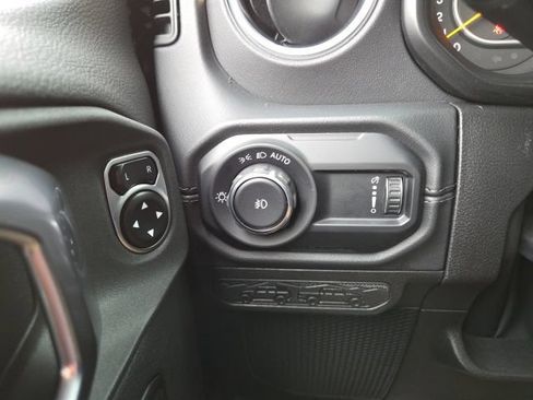 Used 2024 Jeep Wrangler Unlimited Sahara w/ Technology Group AWD/4WD image 60