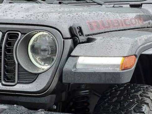 Used 2025 Jeep Wrangler Unlimited Rubicon AWD/4WD image 38