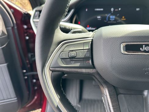 Used 2025 Jeep Grand Cherokee Limited w/ Black Appearance Package image 50