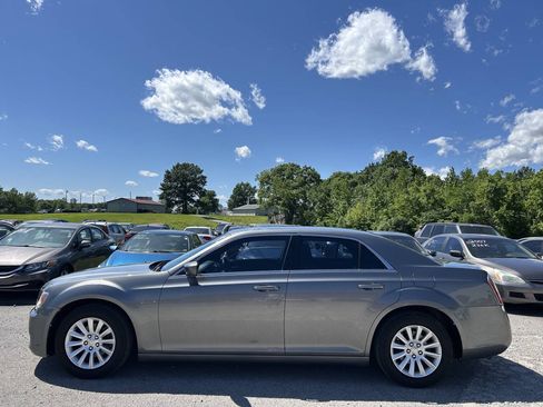 Used 2012 Chrysler 300 RWD image 3