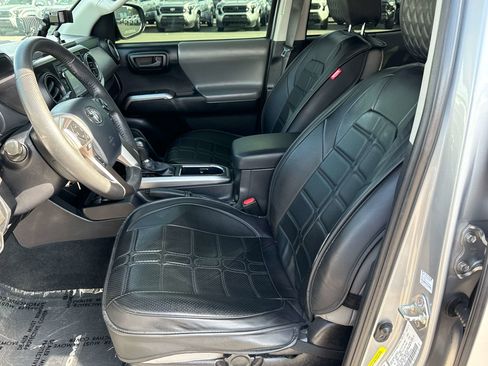 Used 2017 Toyota Tacoma SR5 w/ Tow Package AWD/4WD image 11