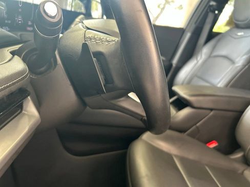 Used 2025 Cadillac XT4 Premium Luxury FWD image 46